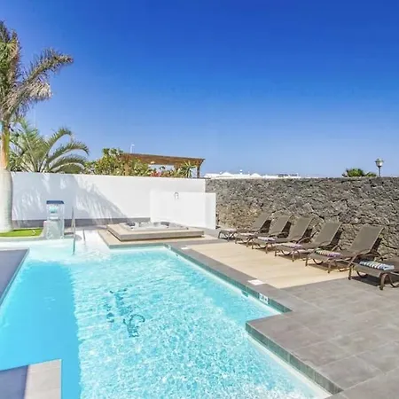 Вилла Dreams Suites